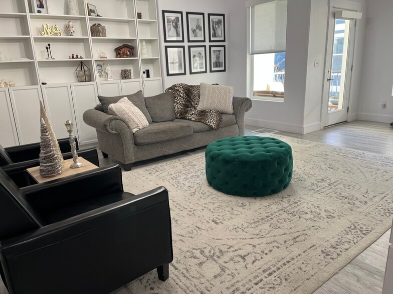 Family Room - 1822 W Torlundy Dr