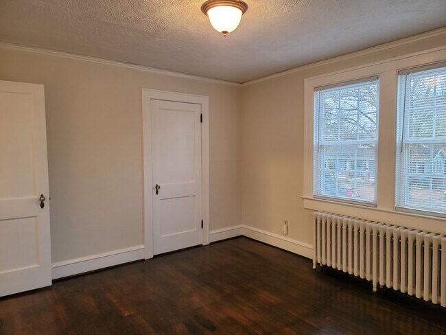 Building Photo - 67 Greenbriar Ave