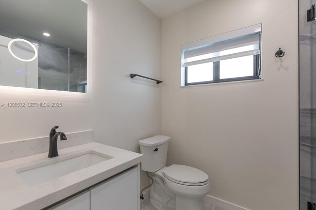 Building Photo - 5641 SW 67th Ave