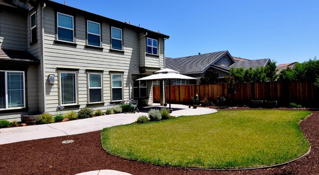 Building Photo - For Rent – Spacious 4-Bedroom Home with Bo...