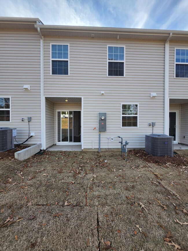 Building Photo - 818 Powder Br Dr