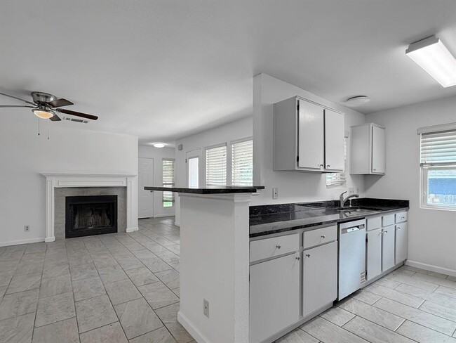 Building Photo - 403 Fantail Loop