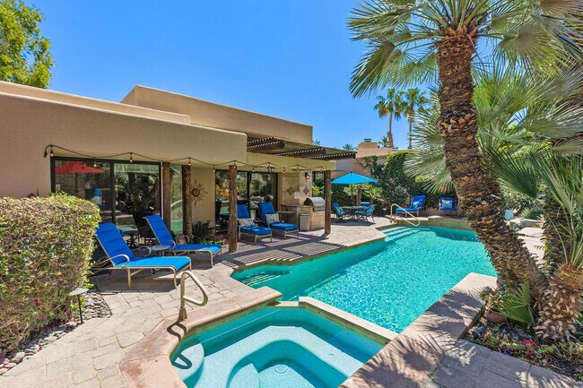 Building Photo - 76900 Avenida Fernando