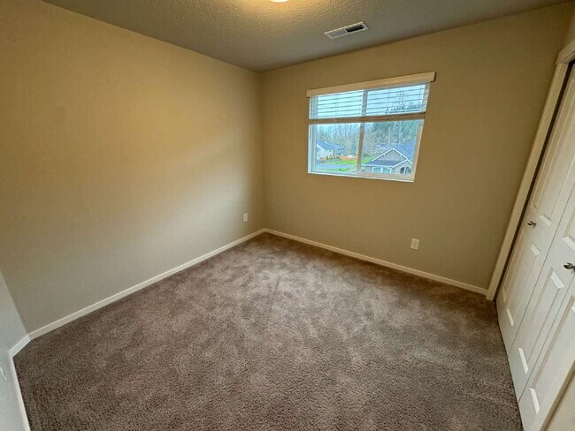 Building Photo - Beautiful, 5-Bedroom Camas Home