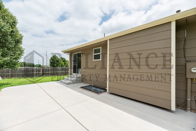 Building Photo - 1349 N Aksarben Ct