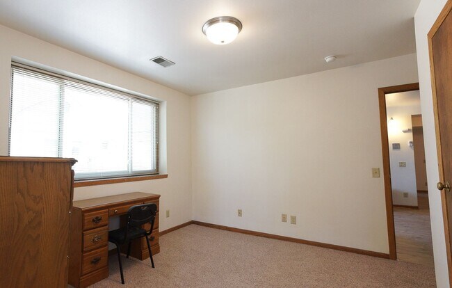 Building Photo - 415 N Henry St