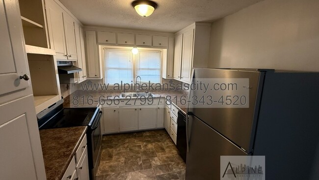 Building Photo - South KC Ranch on Cul de Sac, Finished Basement, Section 8 OK!