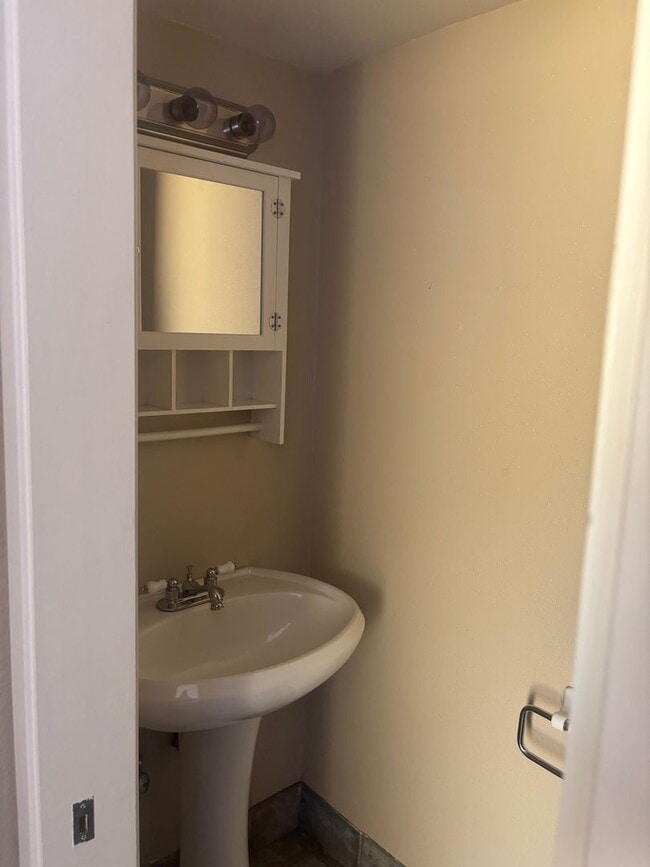 Building Photo - Lovely, 2 Bedroom 1.5 bath townhome nestle...