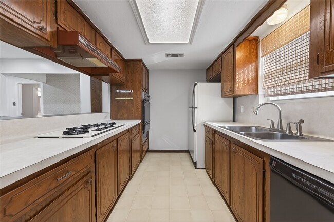 Building Photo - 3414 Lemon Tree Ln