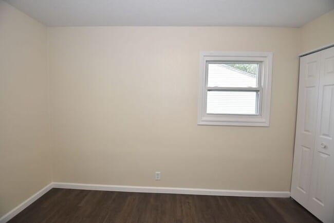 Building Photo - Elkhart North West- 3 bedroom ranch with d...