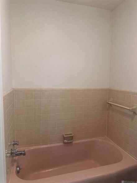 Building Photo - 9161 Meadowood St