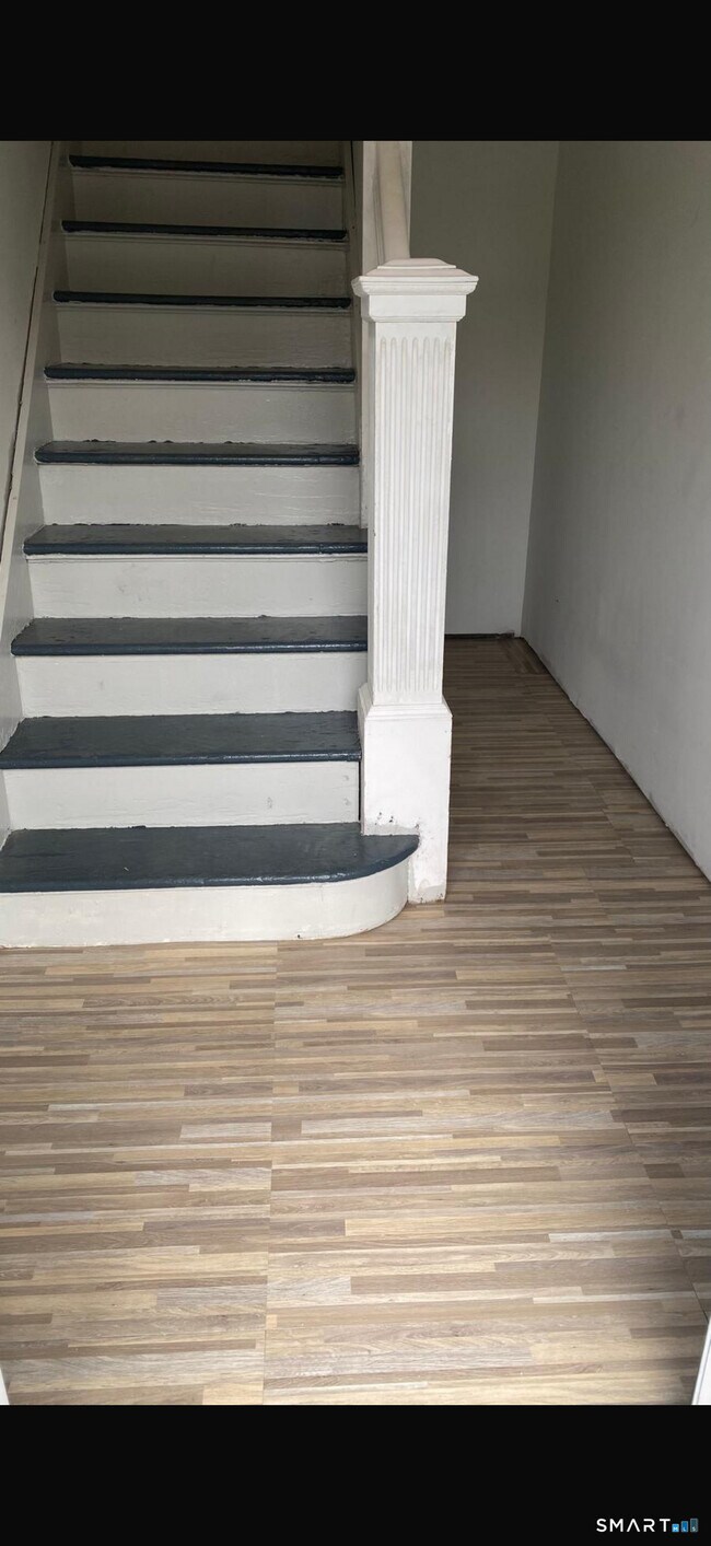 Building Photo - 142 Chestnut Ave