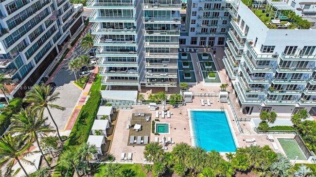 Building Photo - 3737 Collins Ave