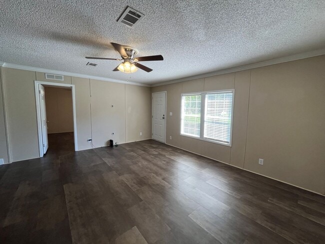 Building Photo - Country Living at it's finest! 4 Bedroom, ...