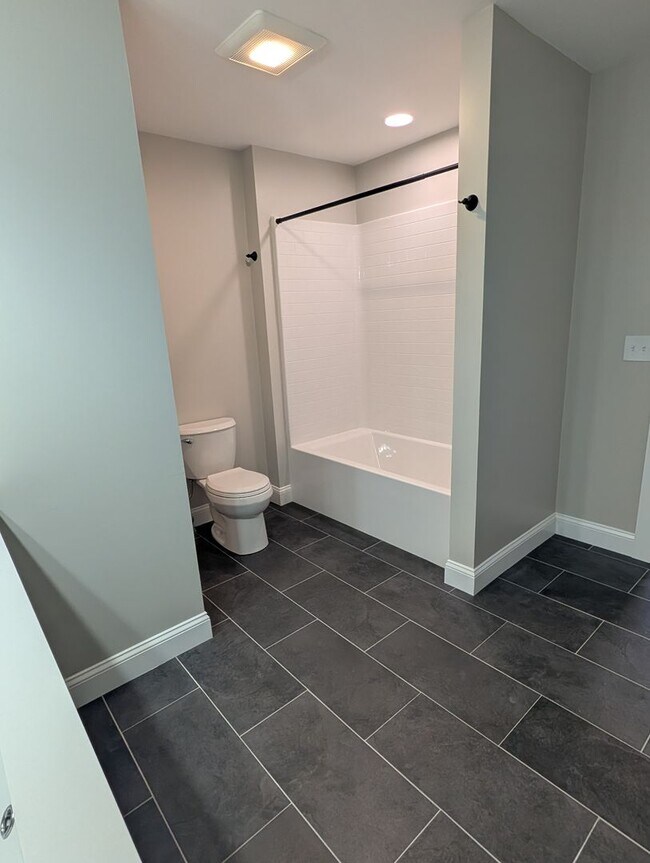 Building Photo - 398 Sutton St