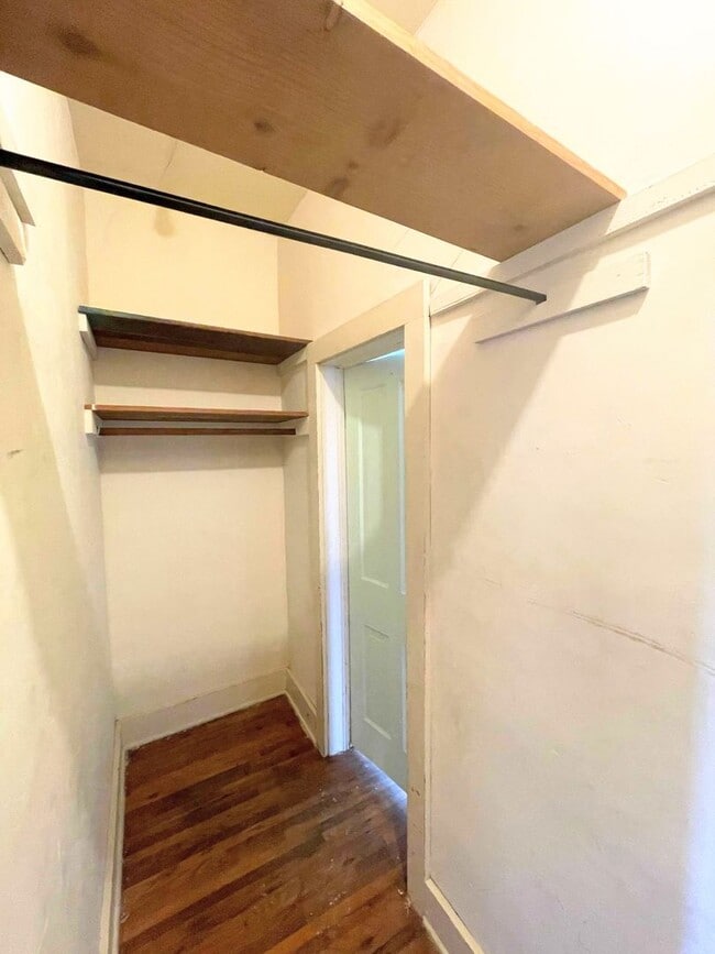 Building Photo - 3 Bedroom Home on Corner Lot