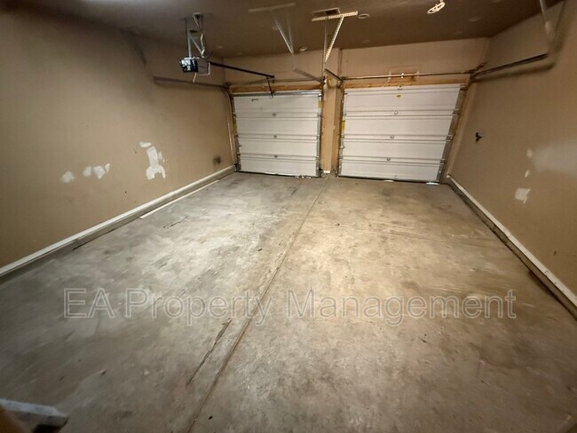 Building Photo - 927 Tieran Ct NE