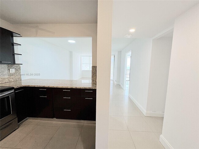 Building Photo - 1865 Brickell Ave