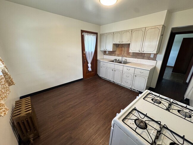 Building Photo - 701 Mehaffey St