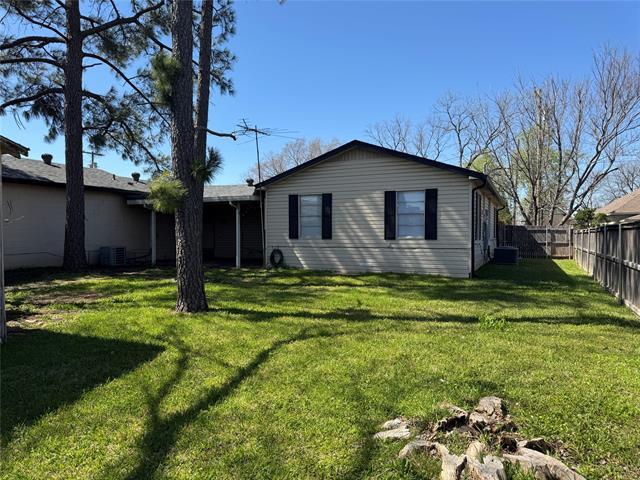 Building Photo - 304 Burgett St