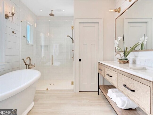 Building Photo - 740 Belt Loop SE