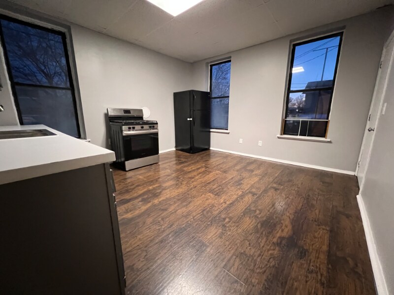 Building Photo - 1 Russell Pl