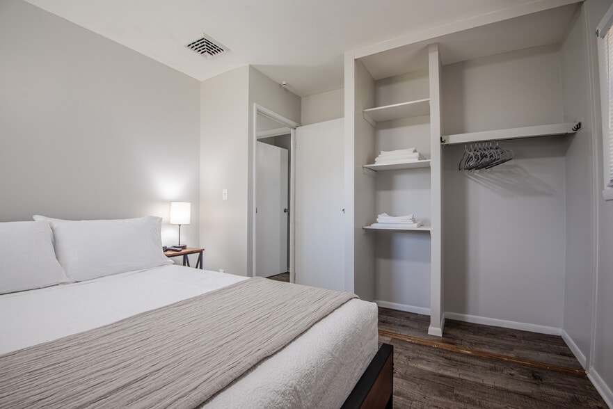 Building Photo - 1110 Cedarbrook Dr