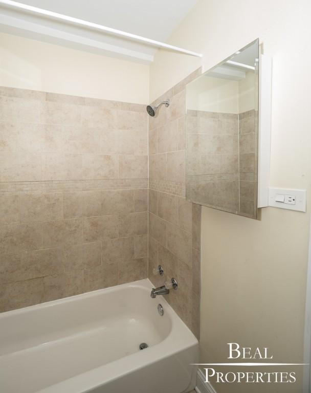Building Photo - 0 bedroom in CHICAGO IL 60610