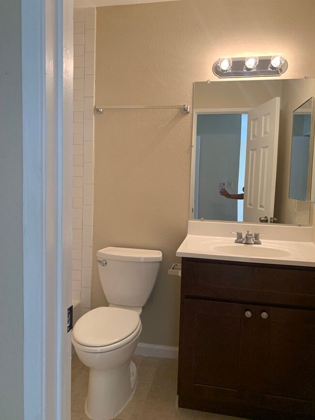 Building Photo - Newly refreshed spacious 2bedrooms,2 baths duplex in Eagle Lake, TX.