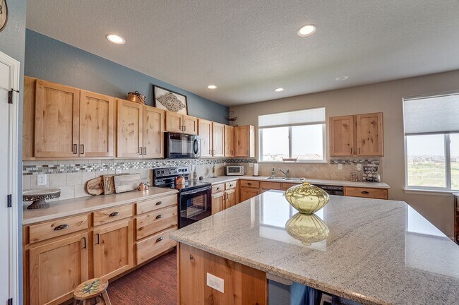 Building Photo - Beautiful 4 Bed, 3 1/2 Bath House in Sever...