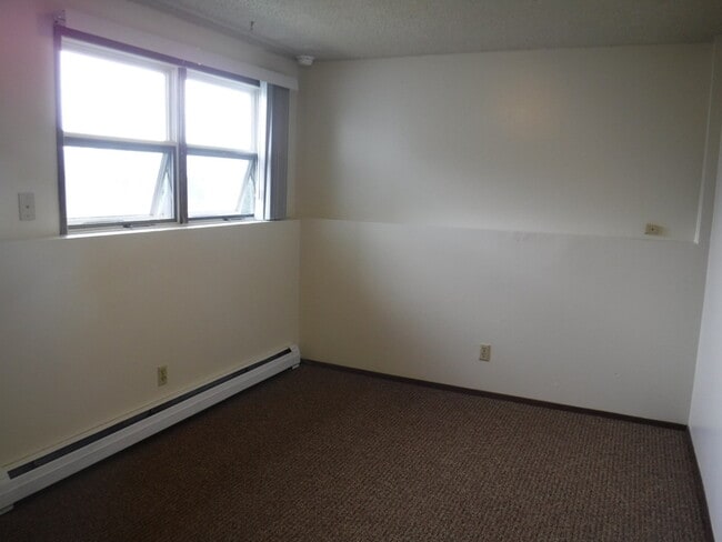 Building Photo - Duplex in the south hills