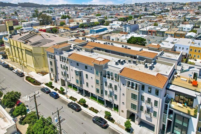 Building Photo - 369 18th Ave