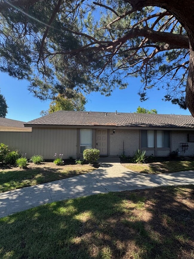 Primary Photo - Orchard Lane Condo for Rent near the 101 F...