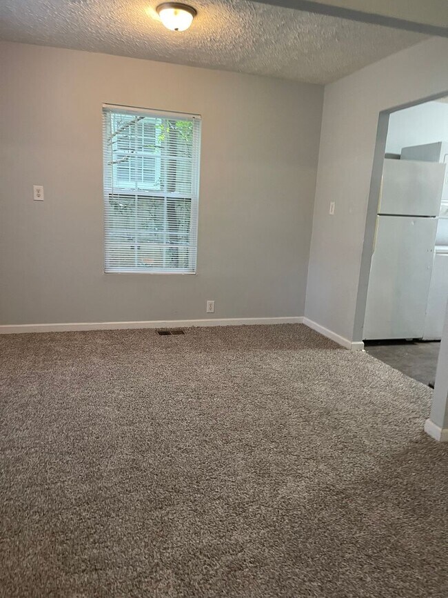 Building Photo - Normaltown Area Home! Available August 2026