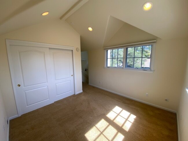 Building Photo - 241 Alder St