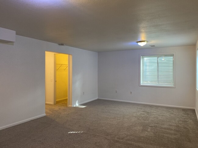 Building Photo - $500 Off 1st Month's Rent if Lease Starts ...