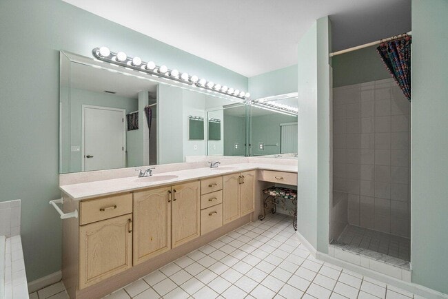 Building Photo - 61 W Rubber Tree Dr