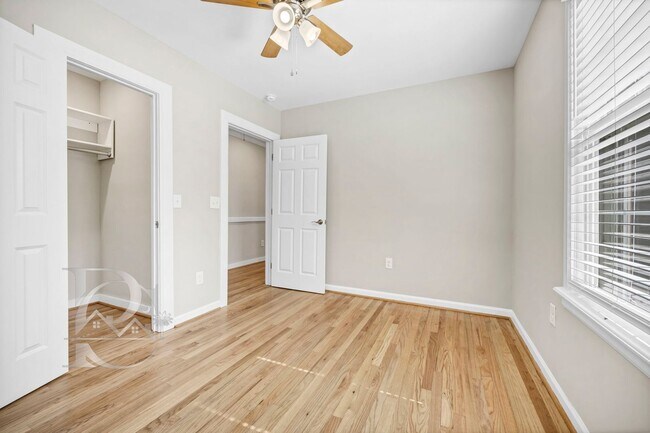 Building Photo - RENOVATED THREE BEDROOM IN ROSEWOOD
