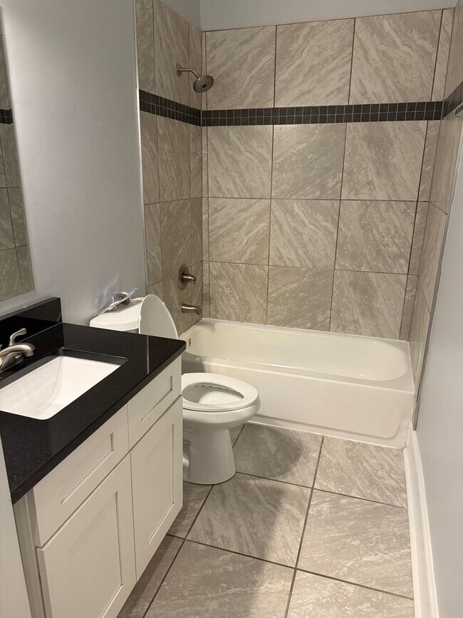 Building Photo - Beautiful 3 Bedroom