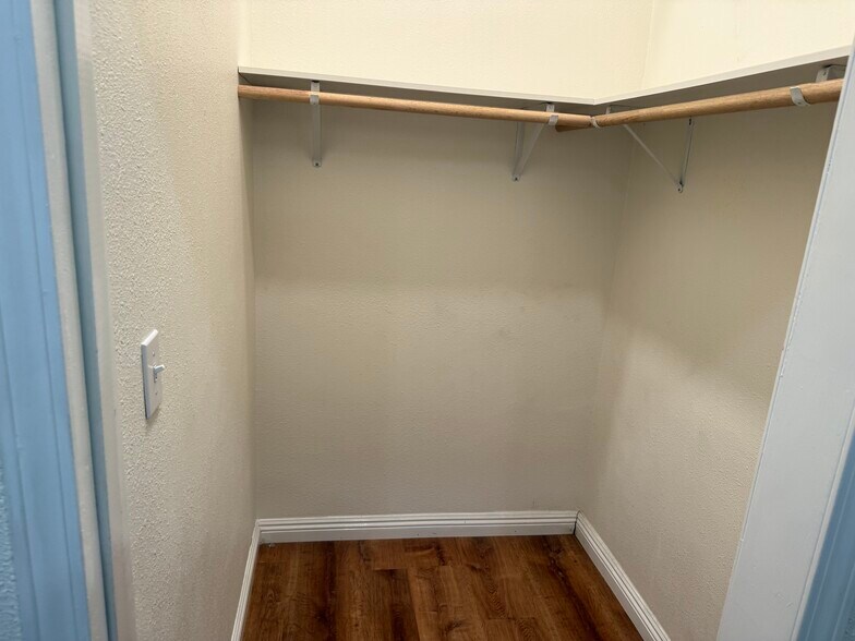 Building Photo - 744 Hermosa Vista Way