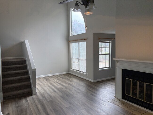 Building Photo - 2 Bed / 2 Bath Condo for Rent in Huntsville, AL 35806