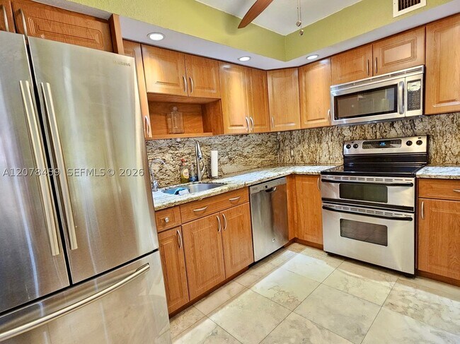Building Photo - 427 Golden Isles Dr