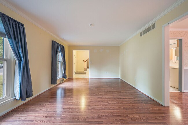 Building Photo - 44 Freedom Dr