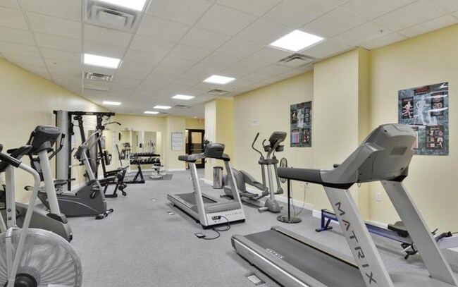 Building Photo - Luxury 1BD/1BA condo steps to SS METRO