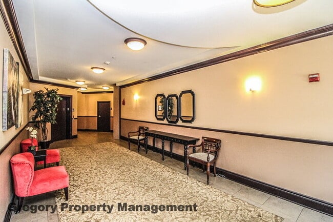 Building Photo - Sunny Capitol Hill 2 BR 1.5 BA Condo with Garage Parking Included & Skyline Views!