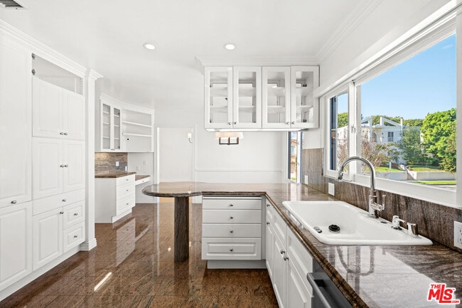 Building Photo - 500 Smithwood Dr