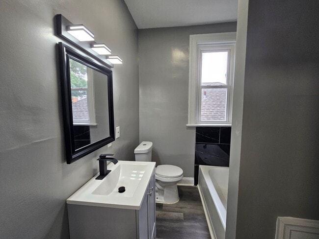 Building Photo - Fully updated 3 Bedroom 1 Bath Apartment f...