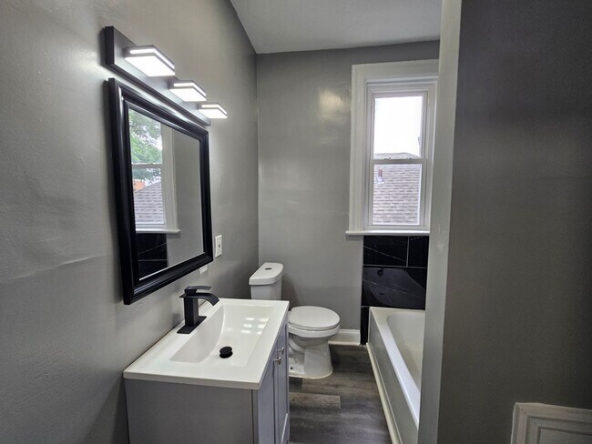 Building Photo - Fully updated 3 Bedroom 1 Bath Apartment for rent in Beechview!