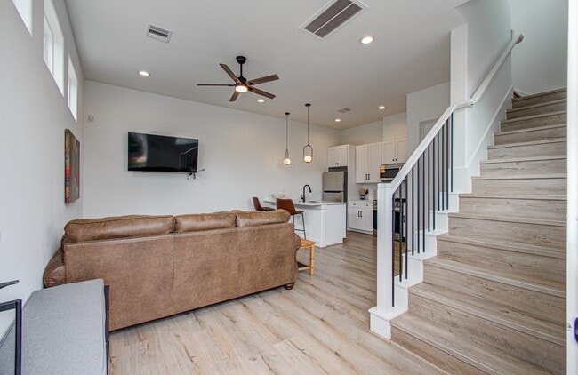 Building Photo - 203 Danna Ln