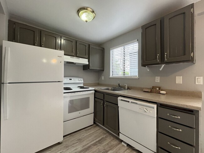 Building Photo - 4911 SW Beaverton Hillsdale Hwy